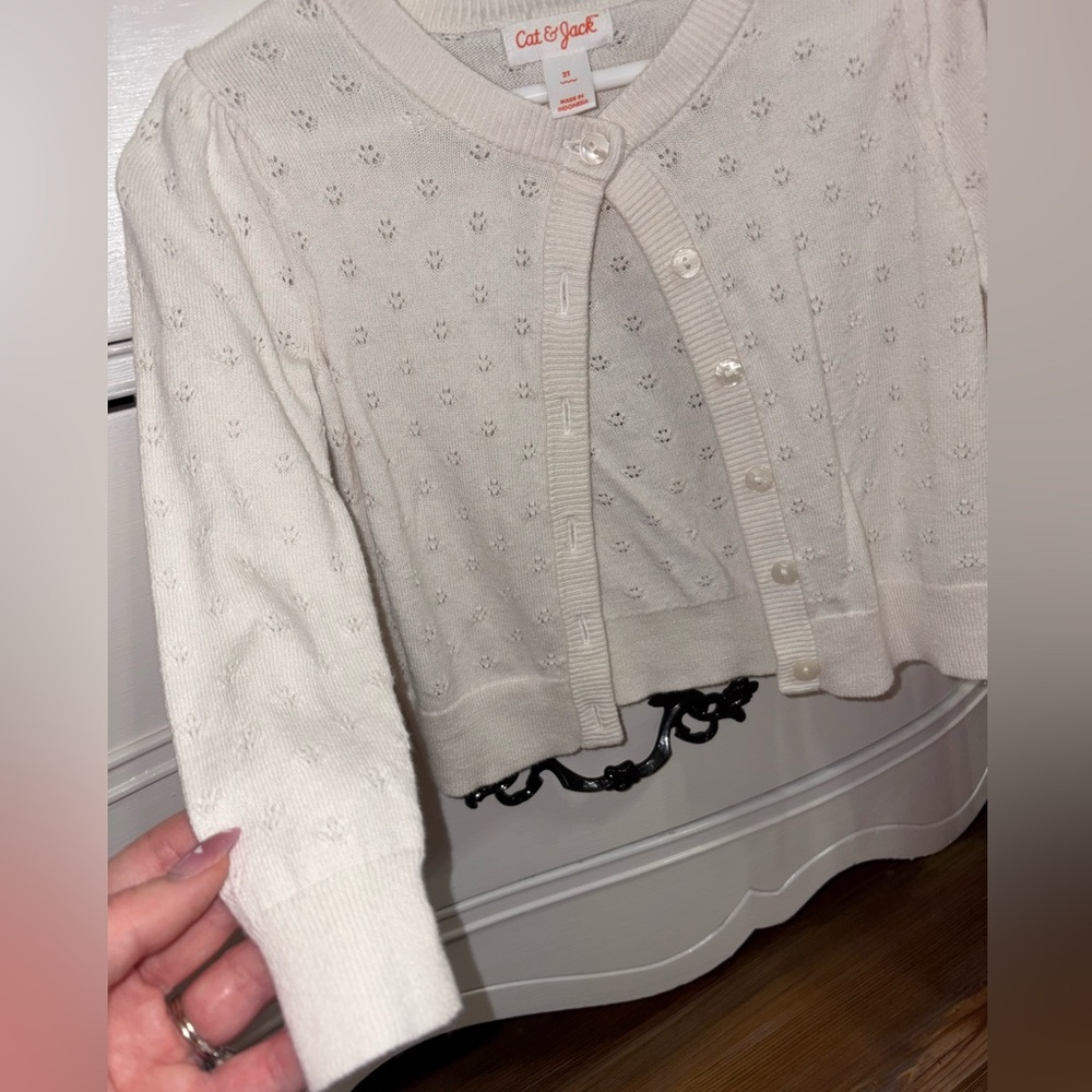 Cat & Jack White Pointelle Button Up Cardigan 2T Girl - Picture 4 of 6